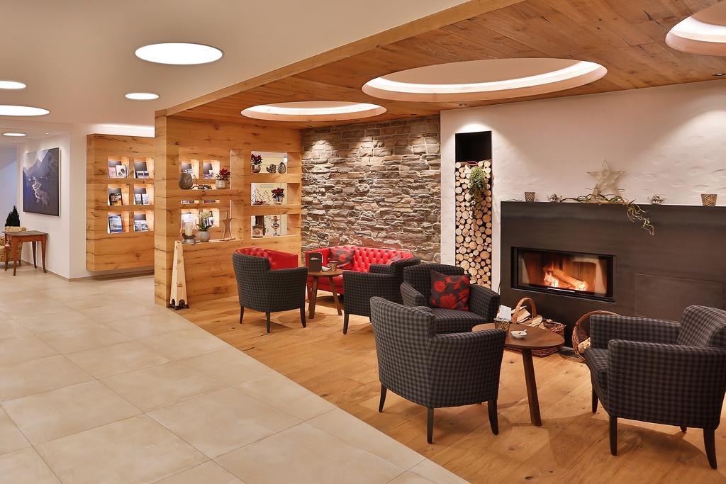 Hotel Zum Mohren Reutte Bagian luar foto