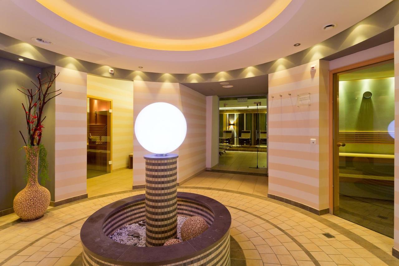 Hotel Zum Mohren Reutte Bagian luar foto